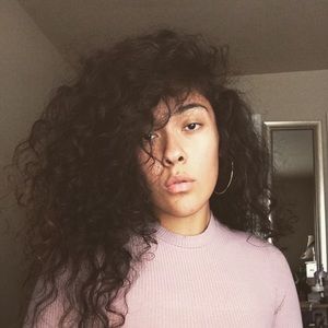 Meet your Posher, Maryoly